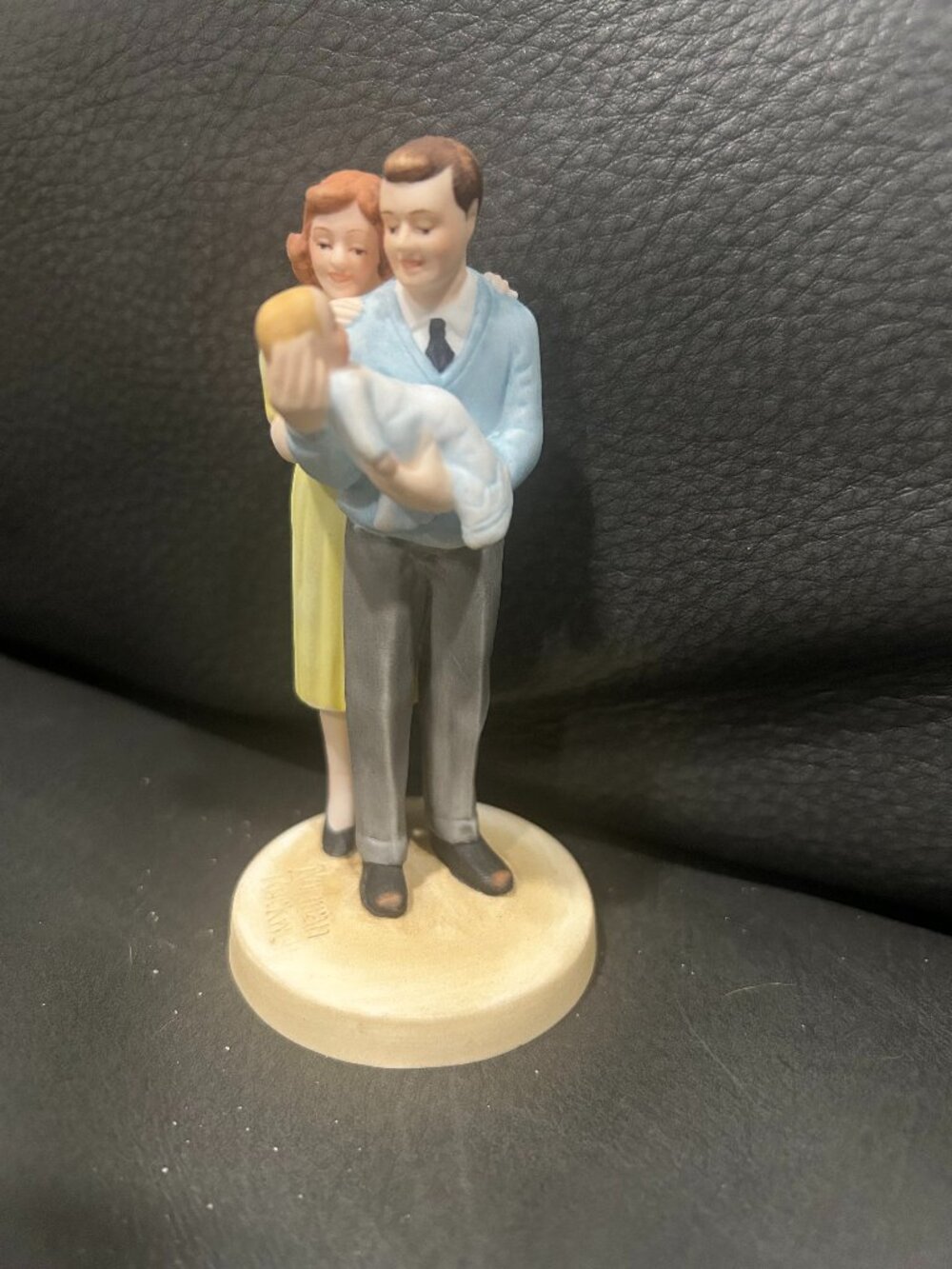 New Arrival 1985 Bone China Norman Rockwell Figurine Of Couple With New Baby